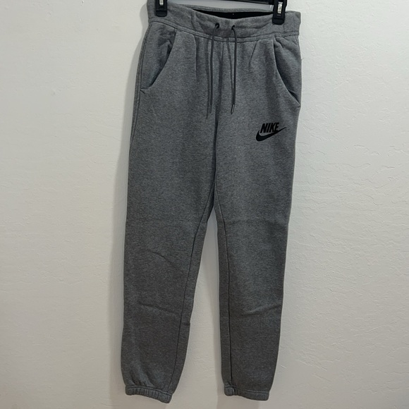 Women’s Nike Hoodie and Sweatpant - Picture 5 of 7